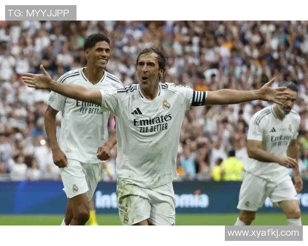 十年未进足球场的传奇球星重返赛场,激起球迷热烈期待 十年未进足球场的传奇球星重返赛场,激起球迷热烈期待