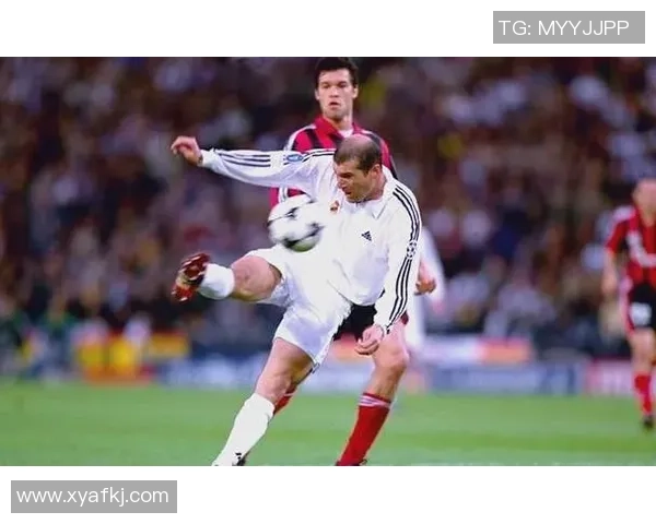 法国足球传奇10号球星是谁他在球场上的辉煌与影响力解析 法国足球传奇10号球星是谁他在球场上的辉煌与影响力解析