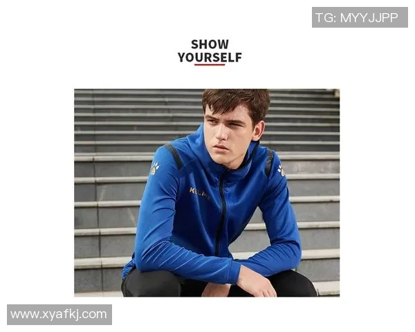 潮流与运动融合男球星卫衣连帽造型展现个性足球风采 潮流与运动融合男球星卫衣连帽造型展现个性足球风采