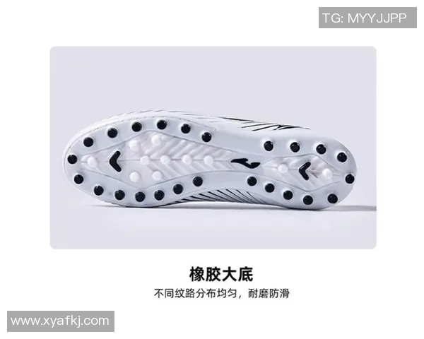 球星佩戴荷马足球鞋展现独特风采引领潮流风尚 球星佩戴荷马足球鞋展现独特风采引领潮流风尚