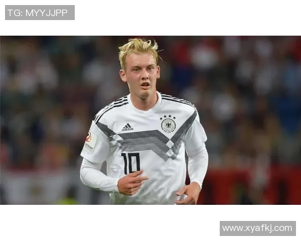 足球球星小满的成长之路：从默默无闻到世界级巨星的蜕变