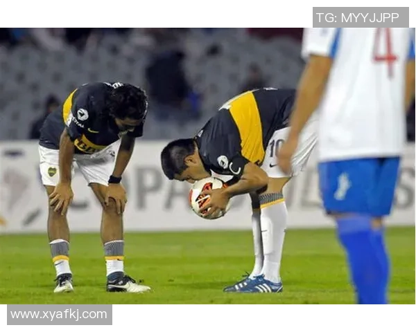 足球球星潮鞋的诞生与发展：从运动场到街头时尚的转变历程